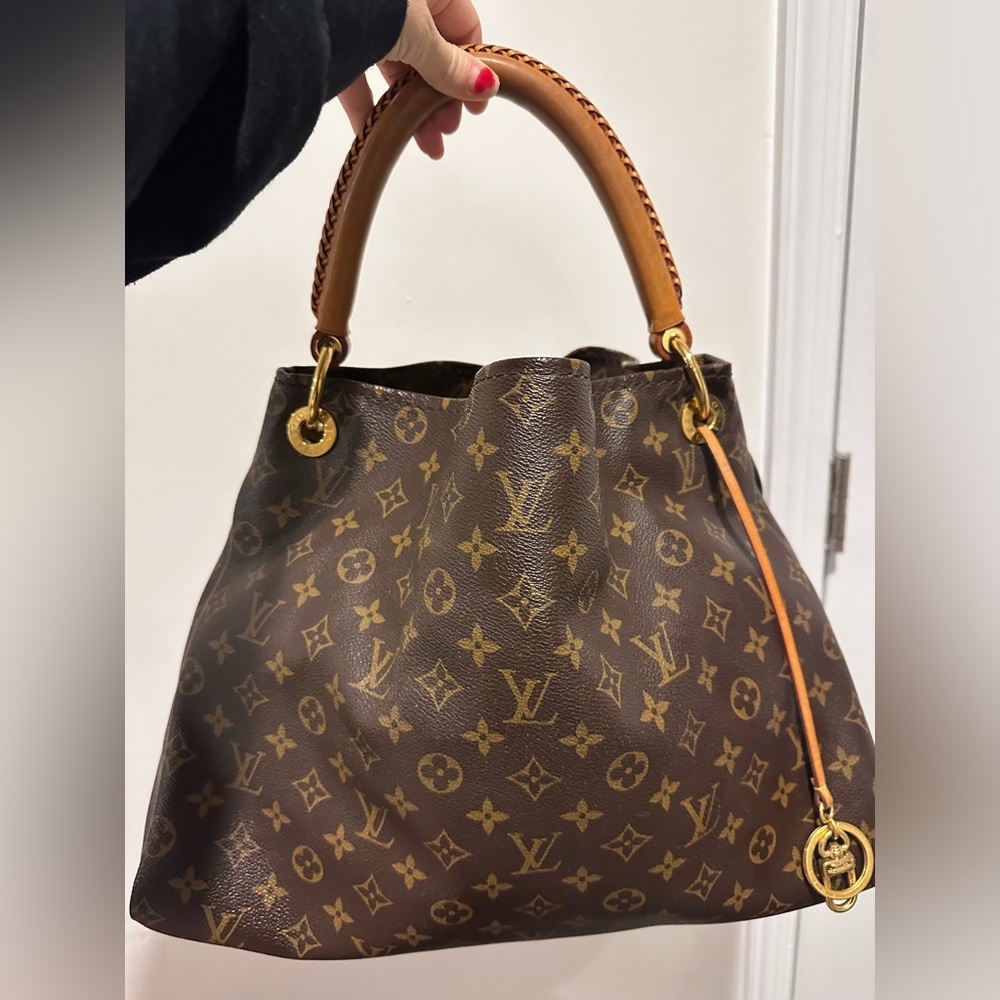 Louis Vuitton Artsy Handbag MM